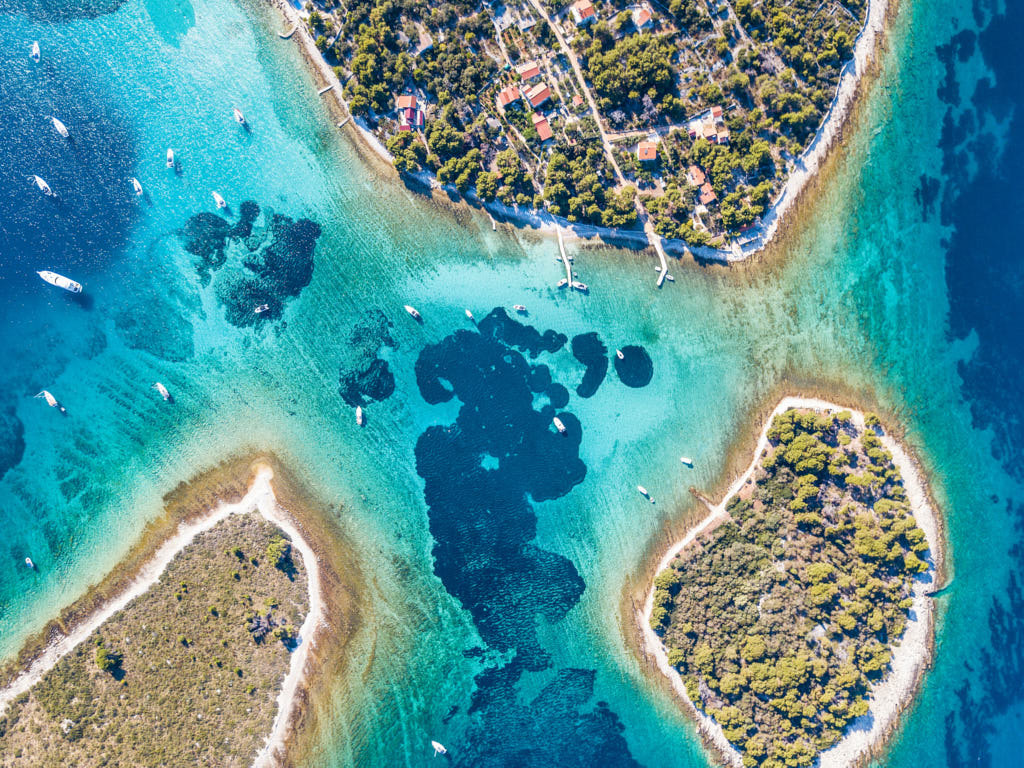 Blue Lagoon, Krknjaši